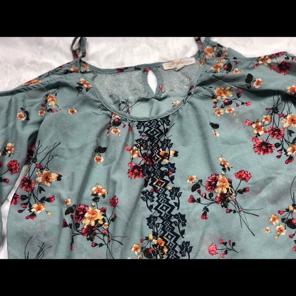 Rewind Green Floral Cold Shouldered Blouse with Lace Backing size Small - Picture 3 of 6
